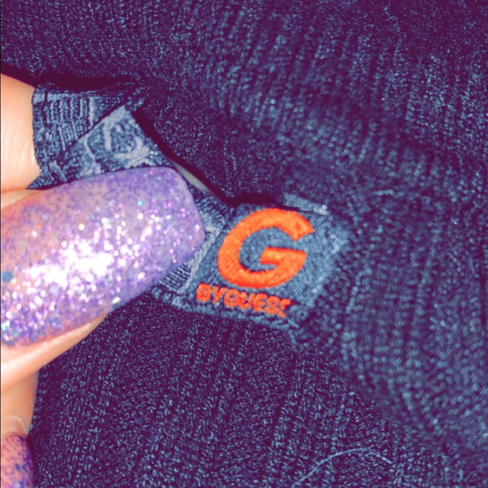 Guess Sweater๐ - Picture 4 of 4